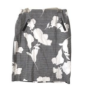 New York & company black and white striped skirt Size 6